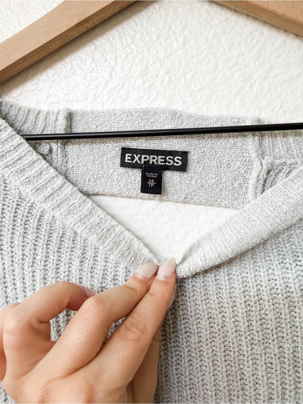 Express | open-back sweater - Picture 2 of 3